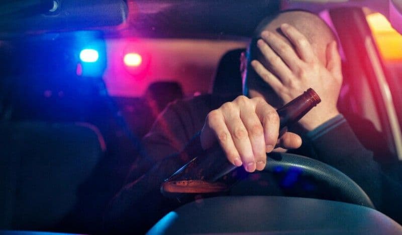 Șofer prins băut la volan deși avea permisul reținut pentru conducere sub influența alcoolului
