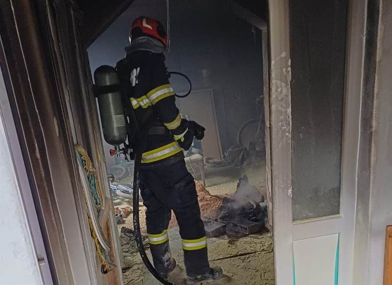 Incendiu generat de un arzător cu butelie, într-o locuință din Drăgușeni