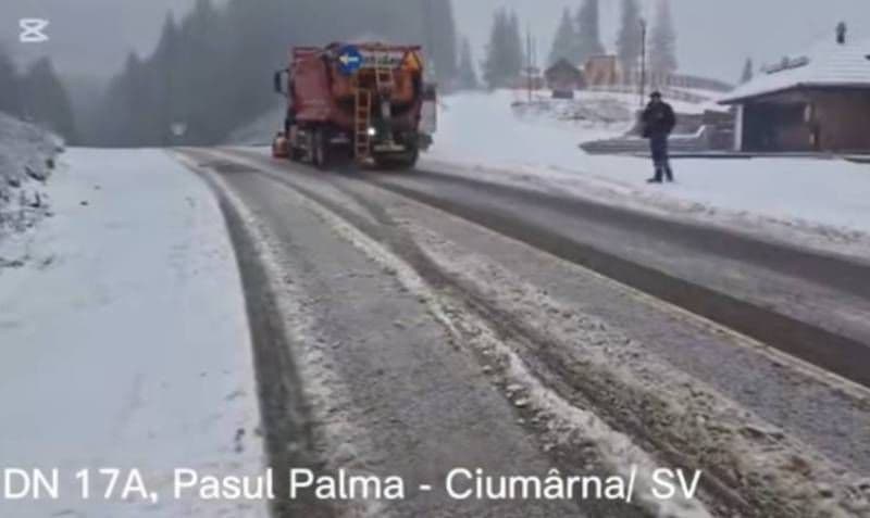 Ninge ușor la munte. Zonele unde se acționează cu utilaje pe șosele. Avertisment pentru șoferi