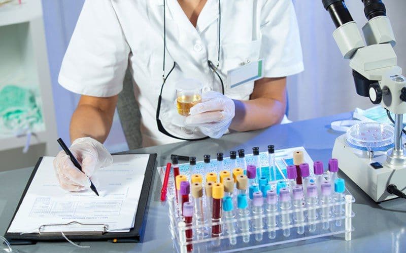 Laboratorul de analize medicale al Spitalului Municipal Dorohoi oferă servicii de recoltare fără programare, analize de urgenţă şi o gamă largă de inv