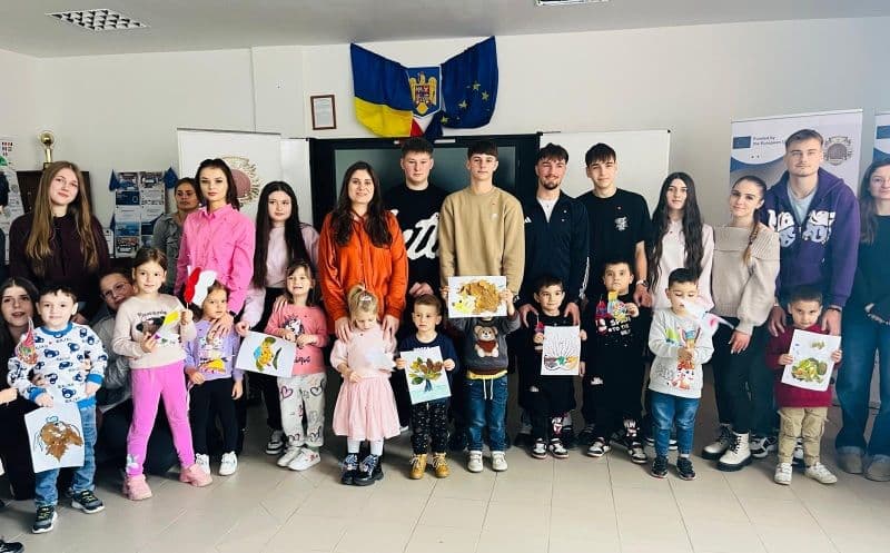 „Culorile toamnei aduc zâmbete” – preșcolarii grupei „Albinuțele” au creat opere de artă și au descoperit tehnologia la Liceul „Regina Maria” - FOTO