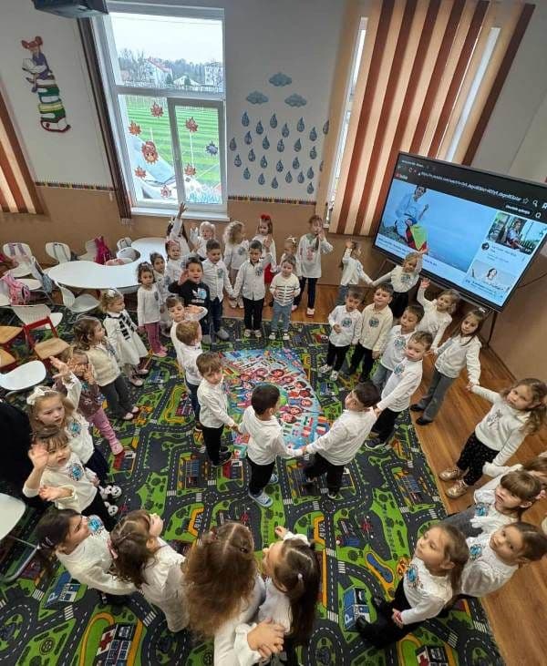 „Copiii lumii doresc PACEA” – activitate a preșcolarilor dorohoieni