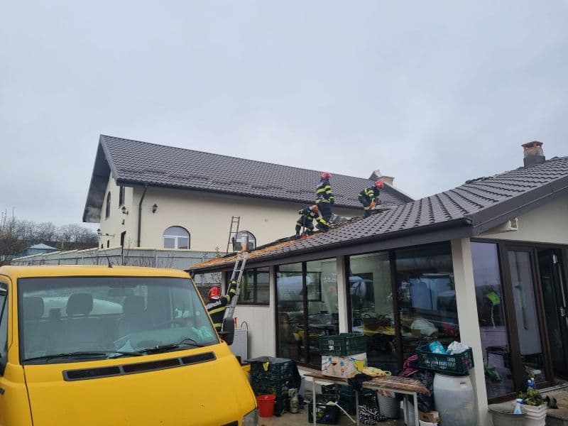 Incendiu produs într-o gospodărie din Unțeni