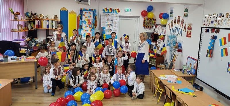 „La mulți ani, România!” – preșcolari și școlari din Dorohoi în sărbătoare  