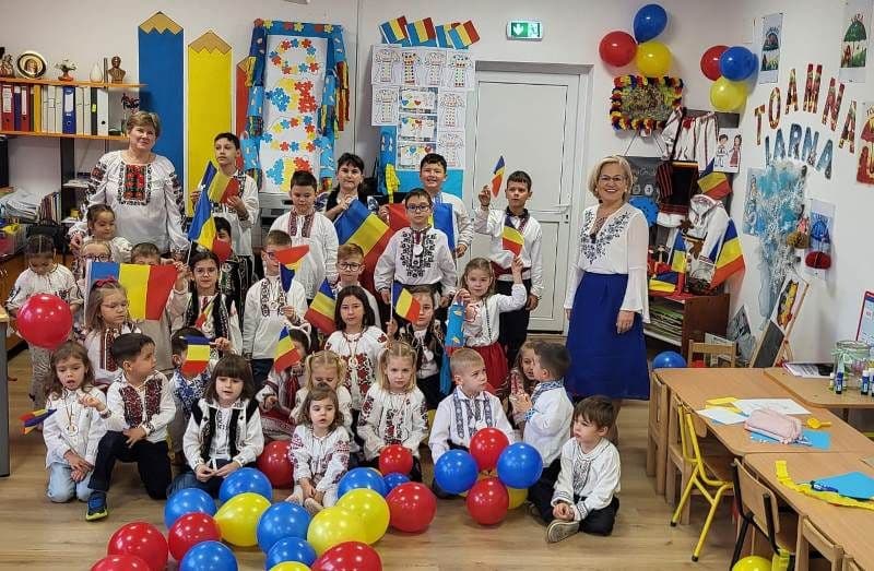„La mulți ani, România!” – preșcolari și școlari în sărbătoare -  FOTO