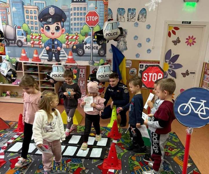 Activități preventive desfășurate de polițiștii din Nicșeni cu micii școlari - FOTO