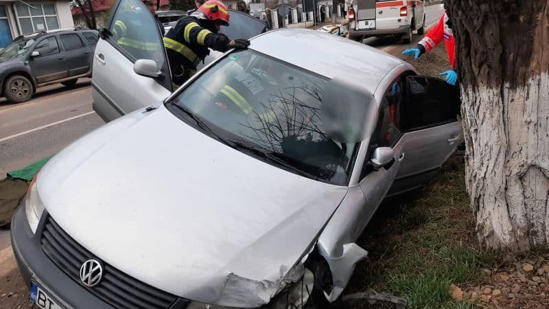 Accident la Brăiești! Bărbat ajuns la spital după a intrat cu mașina într-un șanț de pe marginea drumului