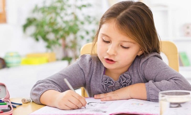 Apar reguli noi pentru elevii din România. Temele pentru acasă, reglementate oficial prin ordin de ministru