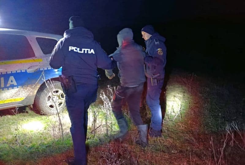 Bărbat dat dispărut de familie, găsit în șoc hipotermic de polițiști