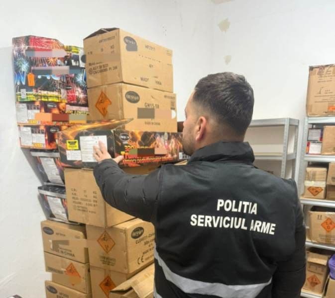 Peste o tonă jumătate de articole pirotehnice confiscate de polițiștiii botoșăneni