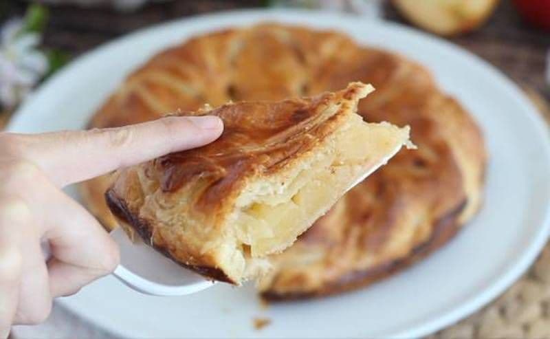 Plăcintă cu mere și scorțișoară