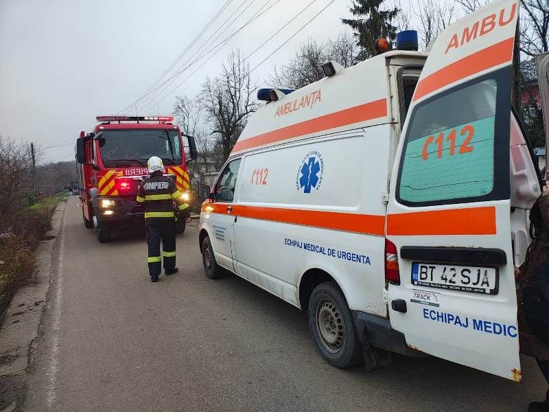 Un bărbat de 87 de ani a murit, iar soția sa, de 81 de ani, a ajuns la spital în urma unui incendiu izbucnit, în această dimineață