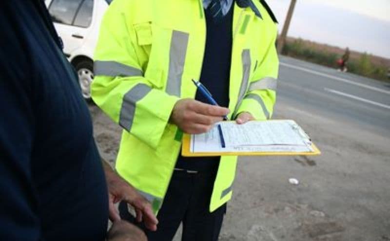 Acțiunea polițiștilor rutieri: Au fost reținute 22 permise de conducere și 6 certificate de înmatriculare retrase