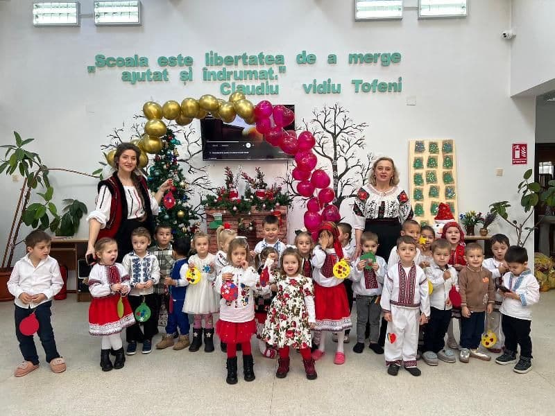 Proiect de parteneriat educațional „Crăciunul vine cu prieteni noi” - FOTO