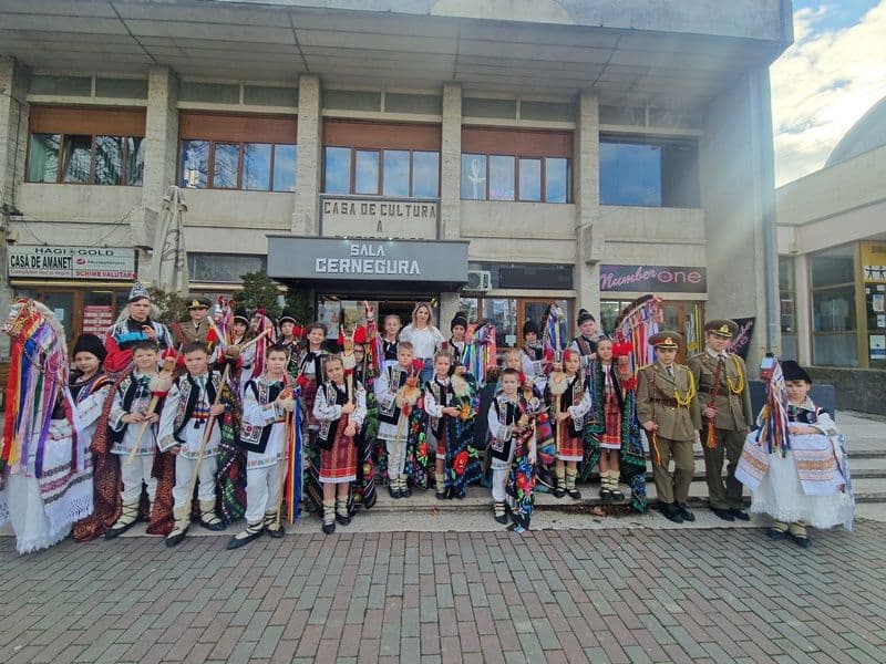 Marele Trofeu obținut de Ansamblul Folcloric „Junii Suharăului”, la Festivalul Concurs „Dulci graiuri românești” - FOTO