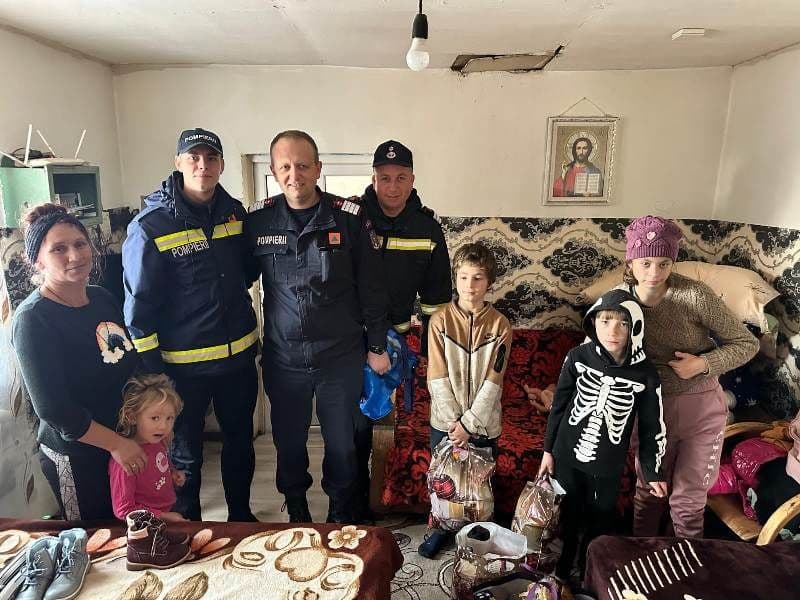 Pompierii din Dorohoi – din nou mesageri ai speranței în prag de sărbători
