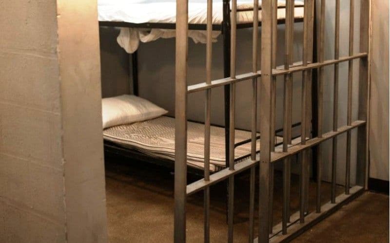 Condamnați la închisoare cu executare. Două persoane încarcerate pentru conducere fără permis