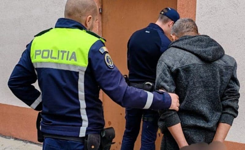 Bărbat înșelat cu 10.000 de euro. Polițiștii au recuperat prejudiciul chiar înainte de sărbători