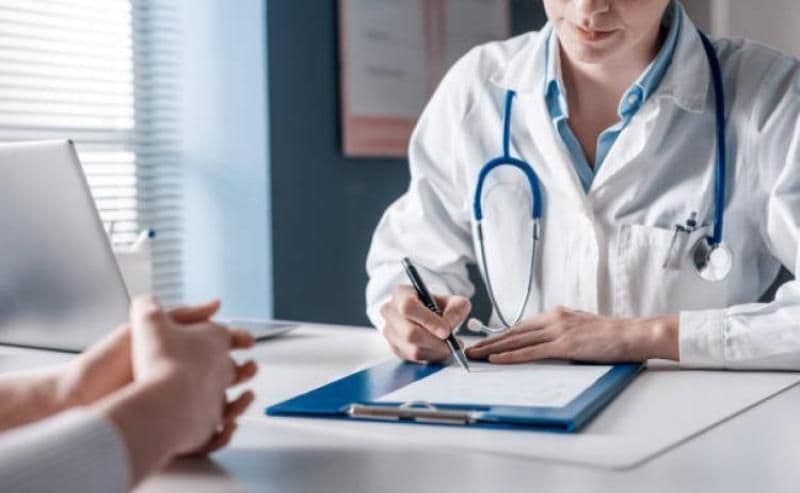 Medicii care își pierd dreptul de a profesa la două abateri. Fapta ce devine interzisă în România. Legea a trecut de Senat