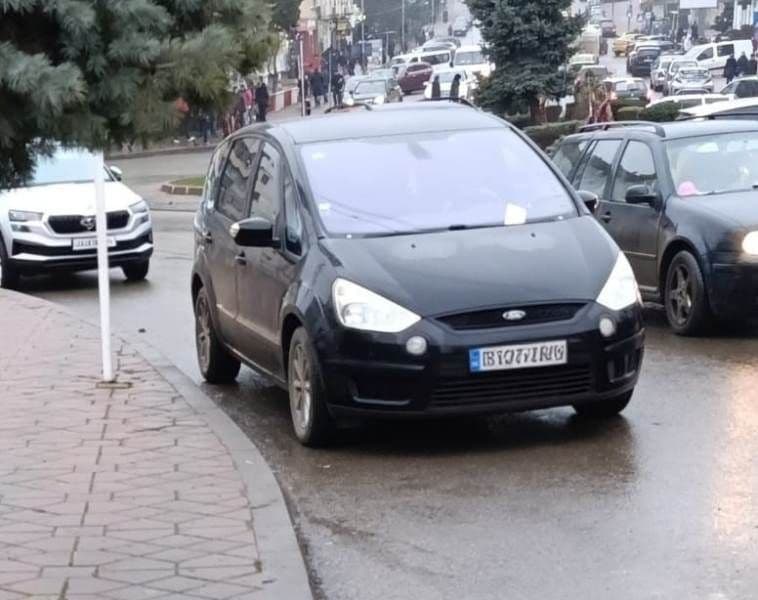 Amenzi aplicate de poliția locală Dorohoi pentru staționarea autoturismelor în aproprierea trecerilor de pietoni și a intersecțiilor