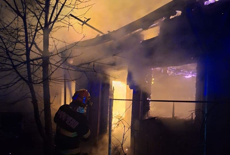 Incendiu violent produs în comuna Lunca