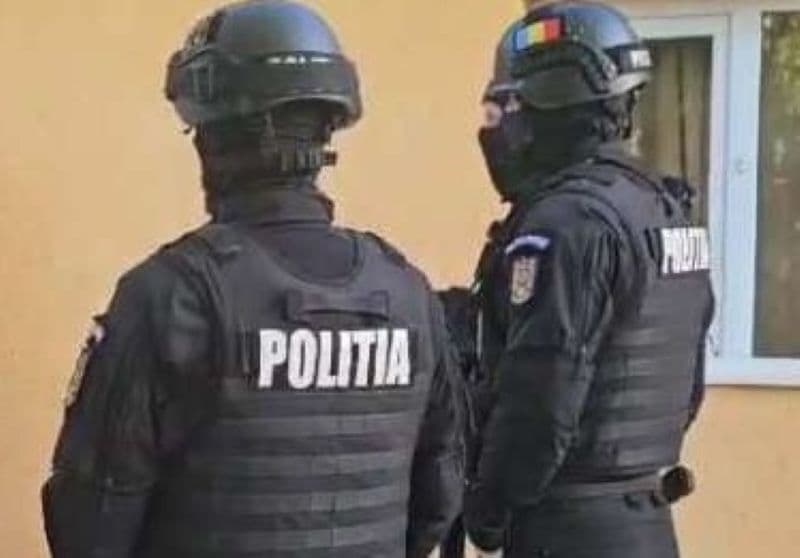 Darabani: Percheziții la persoane bănuite de preparare, deținere, comercializare și folosire de articole pirotehnice