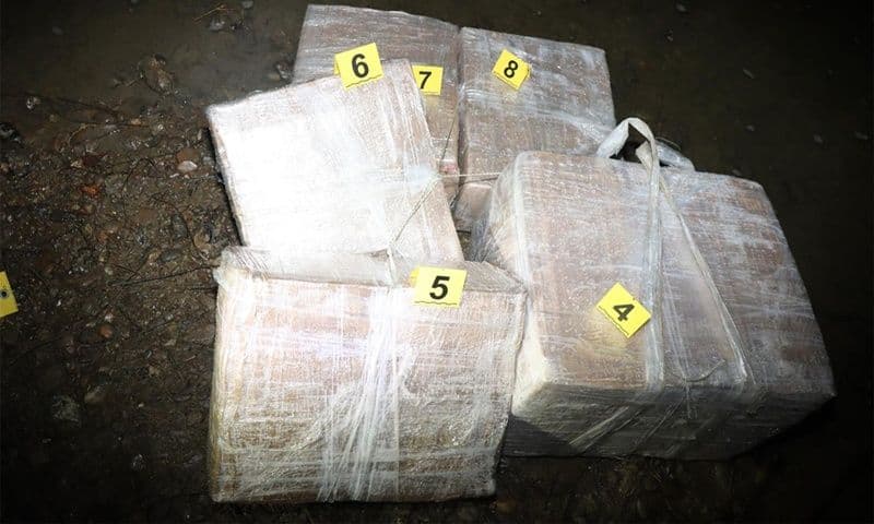 focuri de arma tigari de contrabanda_003