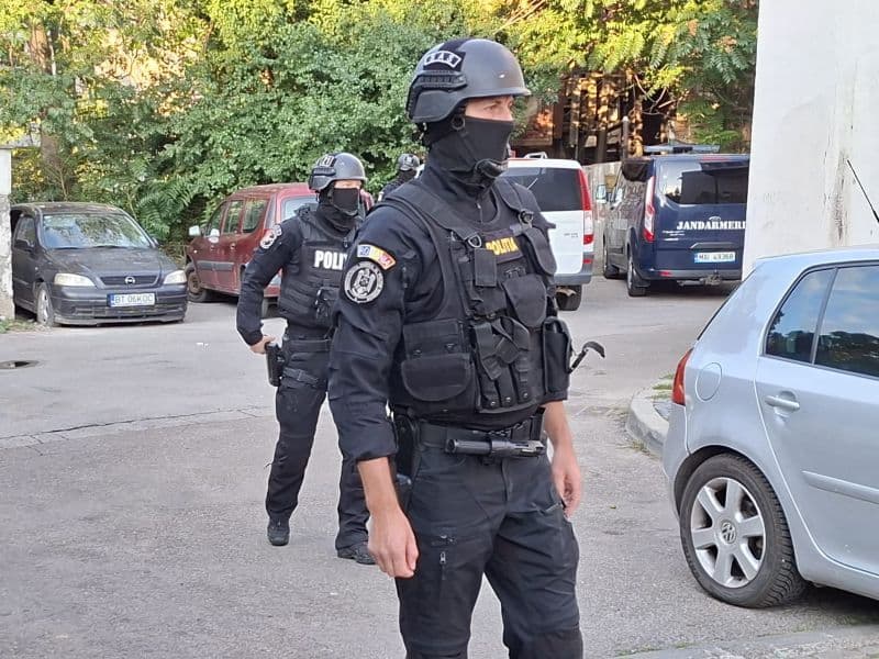 pol (3)