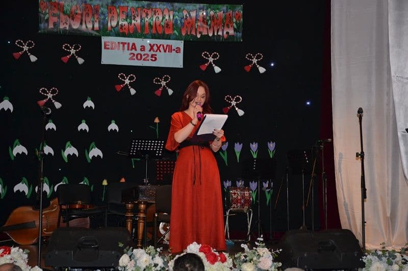 Flori pentru mama 2025_folclor_003