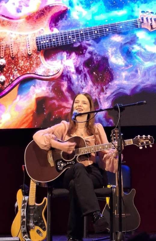 CARINA BORCERA