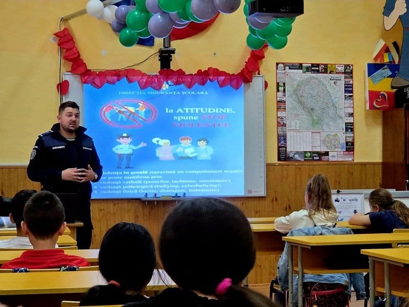 Activitate jandarmi in scoli_001