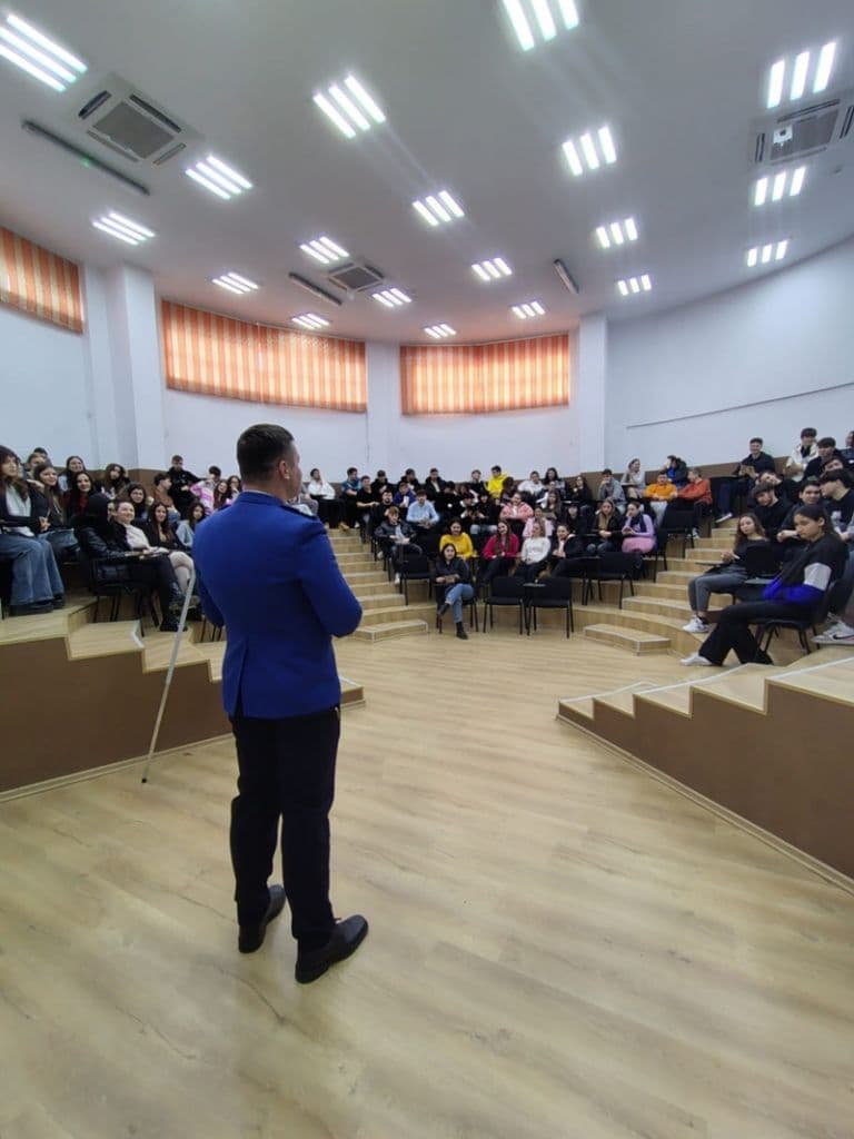 Jandarmi_activitate non-violenta_002