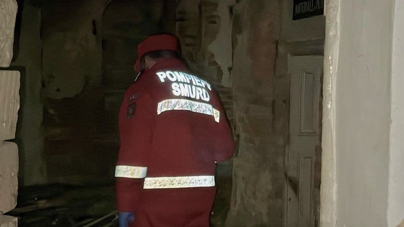 Oameni ai strazii preluati de pompieri_001