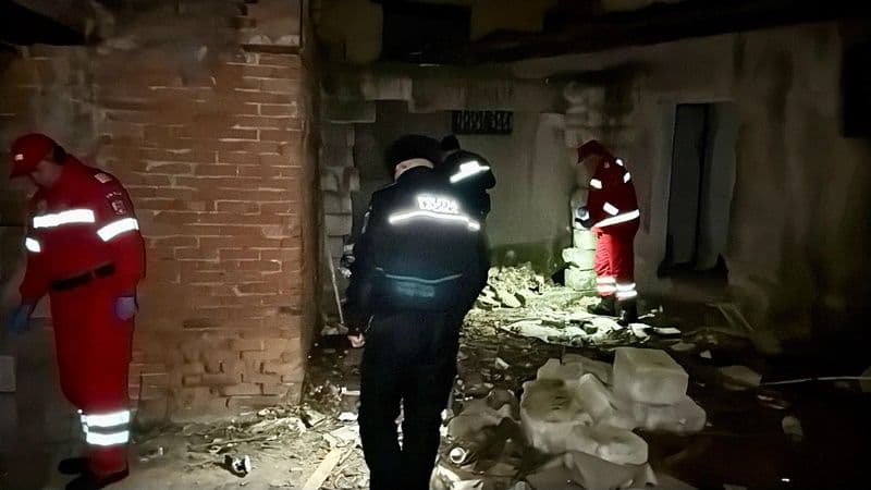 Oameni ai strazii preluati de pompieri_004