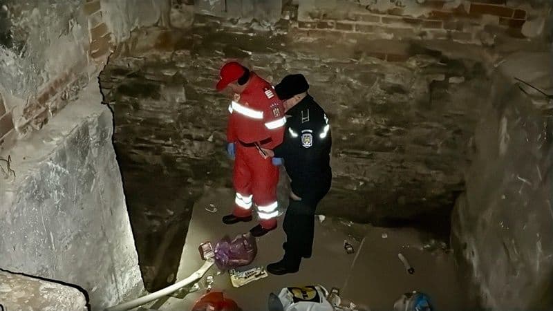 Oameni ai strazii preluati de pompieri_006