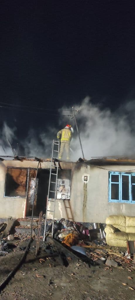 Incendiu casa_ (2)