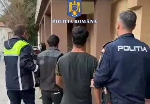 Reținuți pentru violare de domiciliu