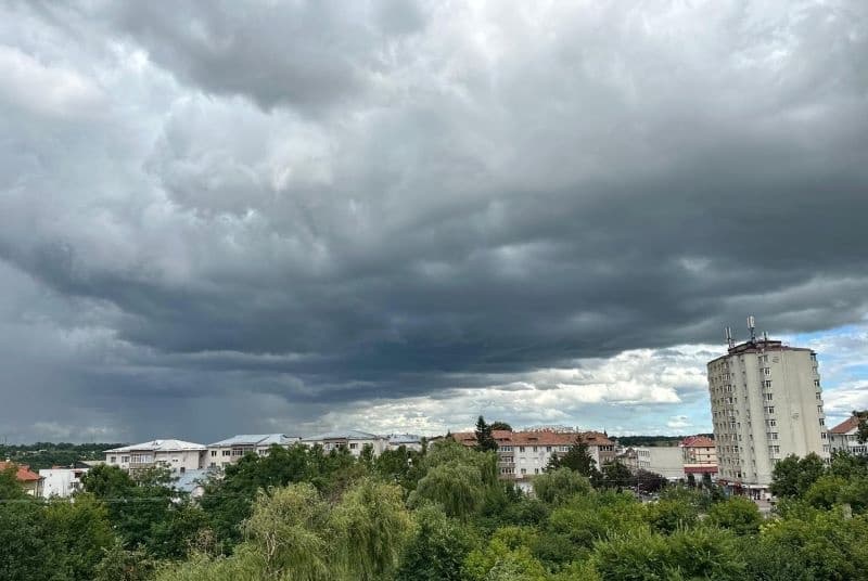 Meteorologii au emis o avertizare tip COD GALBEN de vânt și vijelii pentru județul Botoșani