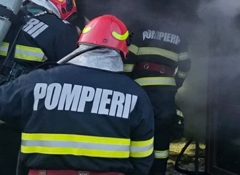 Incendiu izbucnit în terasa unui bloc din Dorohoi din cauza jarului rămas în urma utilizării artificiilor