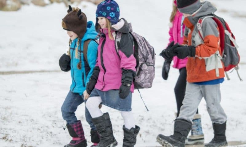 Elevii revin la ore joi, 8 ianuarie 2026. Când vor avea următoarea vacanță. Calendarul anului școlar 2025-2026