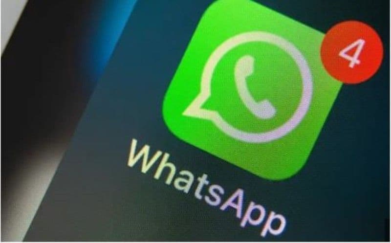 Atenție la noua înșelătorie pe WhatsApp cu colete și firme de curierat false