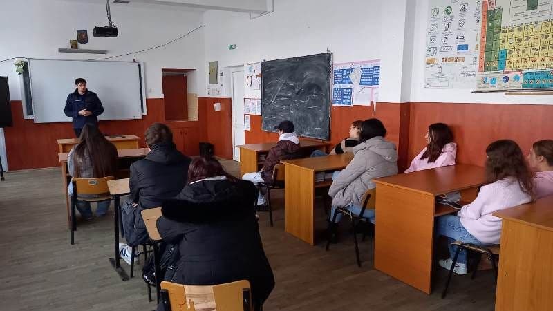 Jandarmii botoșăneni au reluat activitățile preventive la școli după încheierea vacanței de iarnă