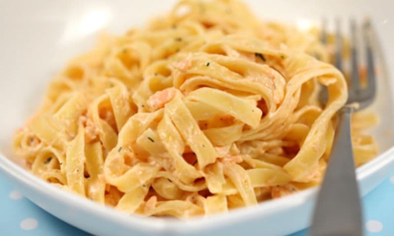 Paste cremoase cu ricotta și somon afumat