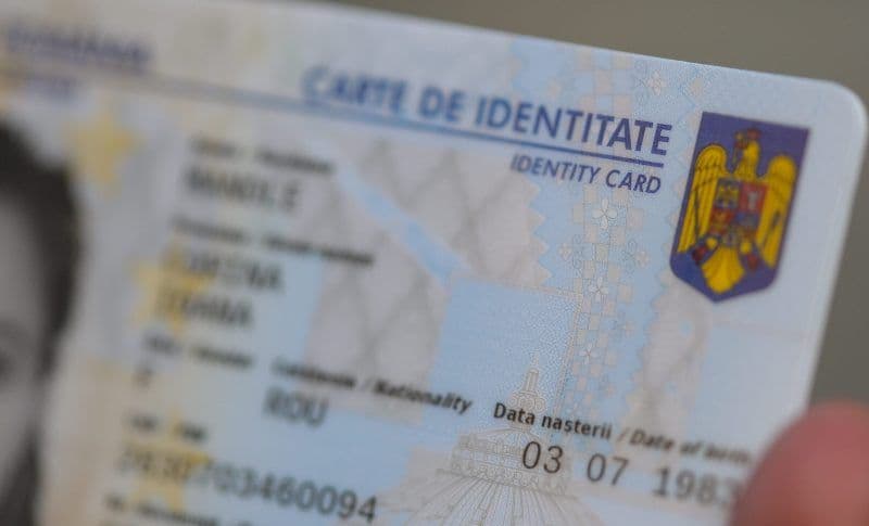 Obligatoriu pentru cei care nu locuiesc la adresa din buletin. Se schimbă cartea de identitate în termen de 15 zile. Amendă 1.000 de lei