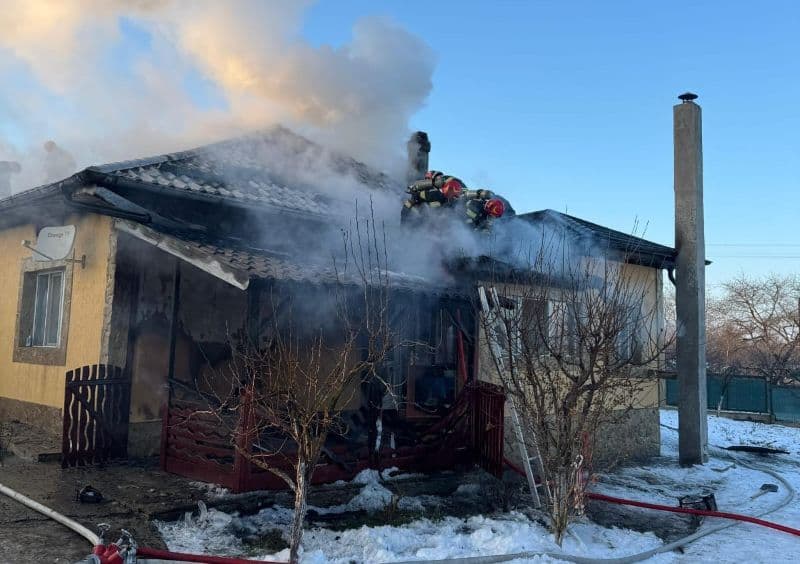 Incendiu la Cristești: În plină iarnă o familie din a rămas fără acoperiș deasupra capului