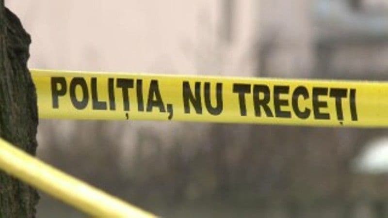 Un băiat de 15 ani a fost ucis şi îngropat în curtea unei case. Trei adolescenţi, principalii suspecți, au fost reţinuţi