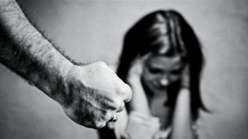 Arestat pentru 30 de zile după ce și-a agresat fizic cei doi copii minori