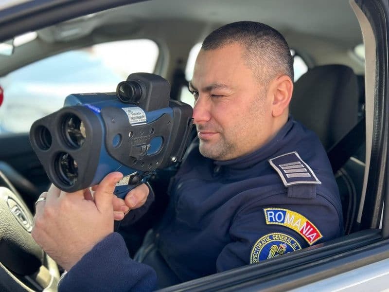 Vitezomanii au căzut în capcana polițiștilor! 2 permise de conducere reținute și 19 amenzi pentru depășirea vitezei legale