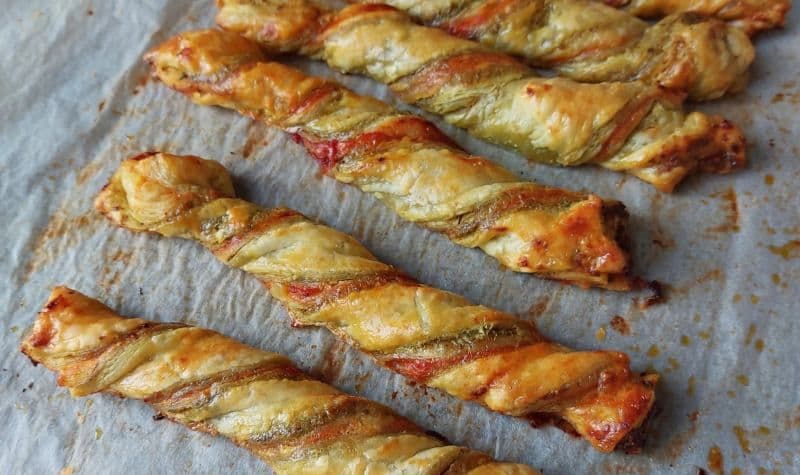 Baghete răsucite cu mozzarella