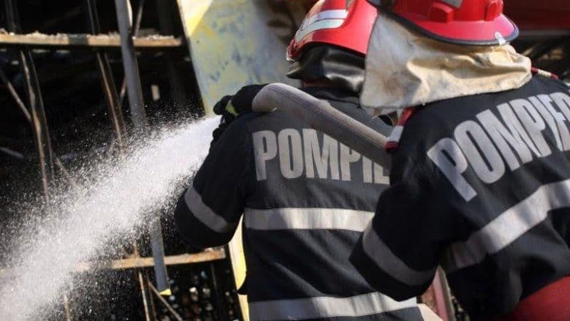 Incendiu într-o gospodărie din Teioasa: o familie are nevoie de ajutor